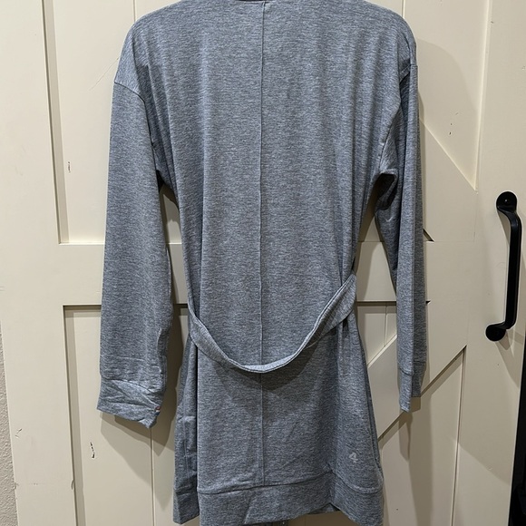 NWT Fourlaps wrap with tie and pockets. So soft!! Mens or women’s. - Picture 6 of 8